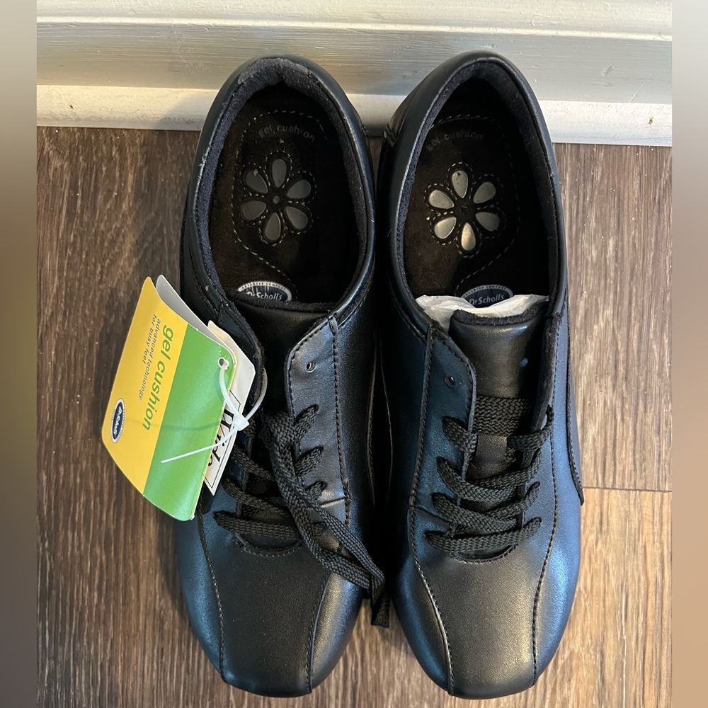 Dr. Scholls gel insert shoes. Women’s size 8W. NWT.
